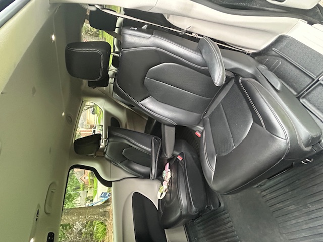 Used 2022 Chrysler Pacifica Touring-L FWD image 14