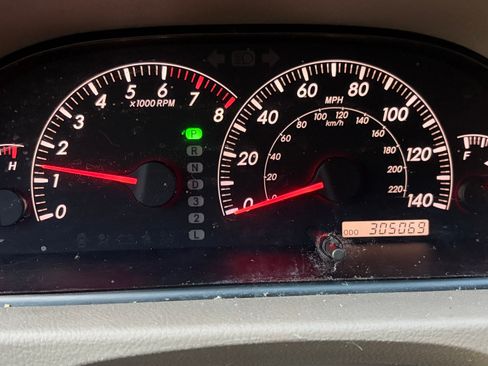 Used 2005 Toyota Camry LE image 12