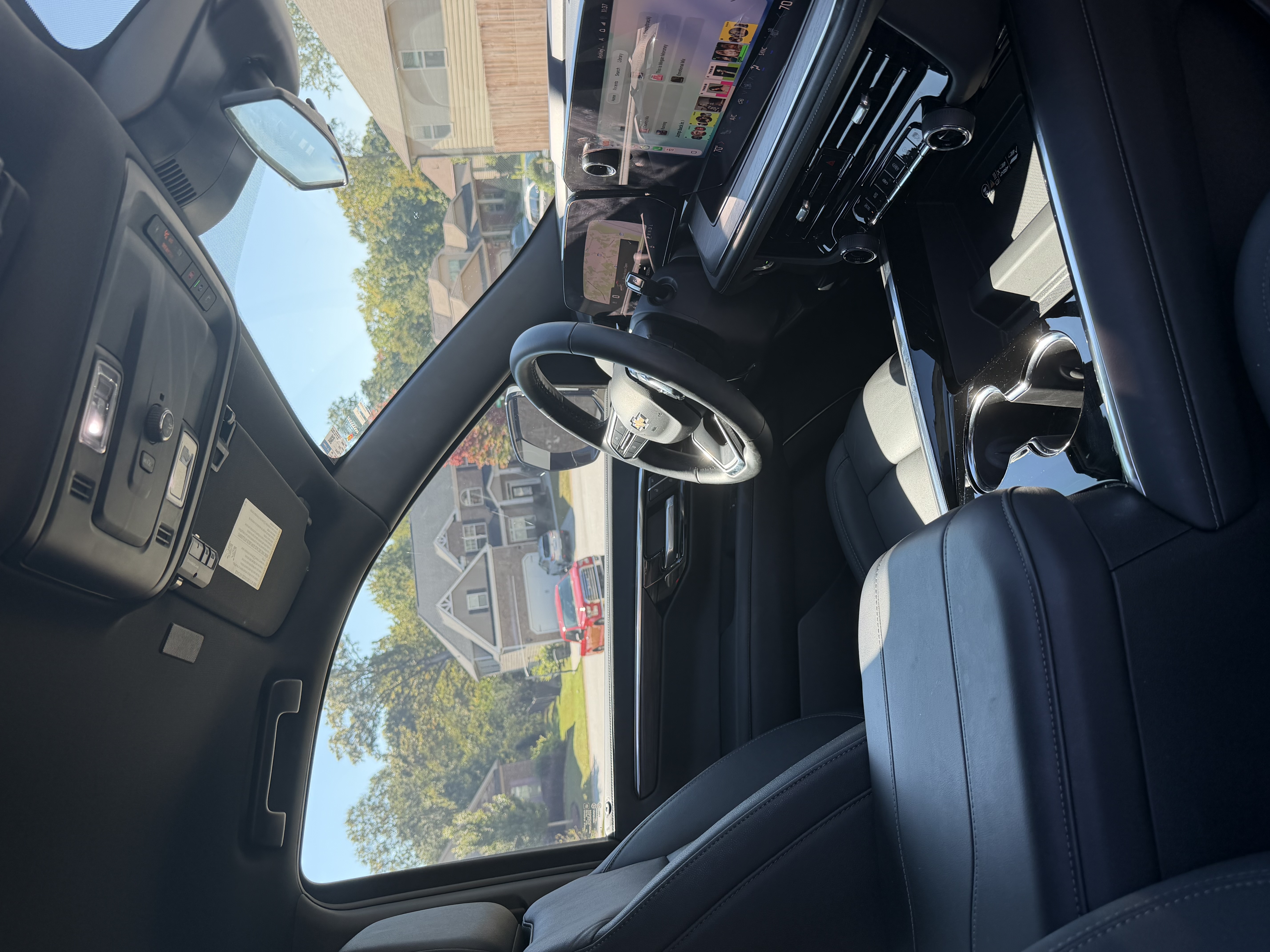 Used 2025 Chevrolet Suburban LT AWD/4WD image 17