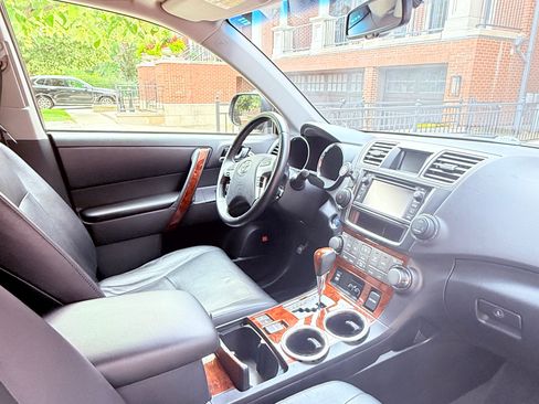 Used 2013 Toyota Highlander Limited AWD/4WD image 16