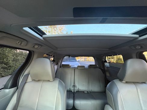 Used 2012 Toyota Sienna Limited image 12