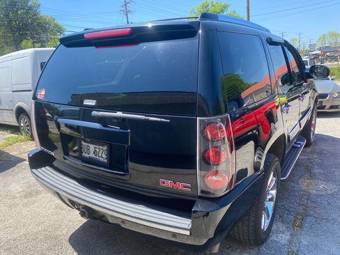 Used 2007 GMC Yukon Denali AWD/4WD image 9