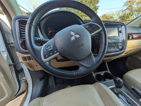 Used 2015 Mitsubishi Outlander SE image 4