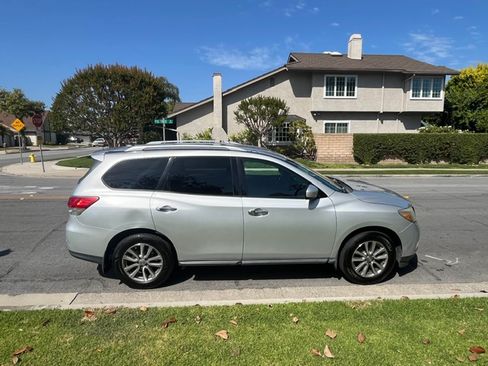 Used 2014 Nissan Pathfinder SV FWD image 6