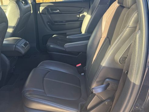 Used 2016 Chevrolet Traverse LT image 17