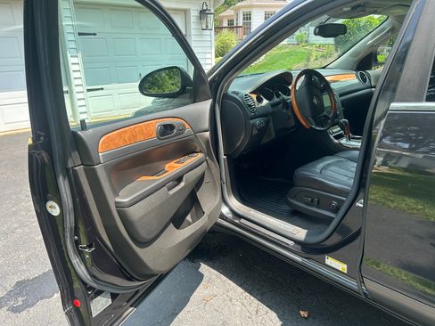 Used 2009 Buick Enclave CXL w/ Entertainment Package #4 image 10