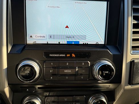 Used 2018 Ford F150 Lariat w/ Equipment Group 502A Luxury image 10