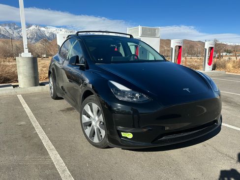 Used 2023 Tesla Model Y Long Range image 6