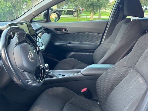 Used 2018 Toyota C-HR XLE FWD image 12