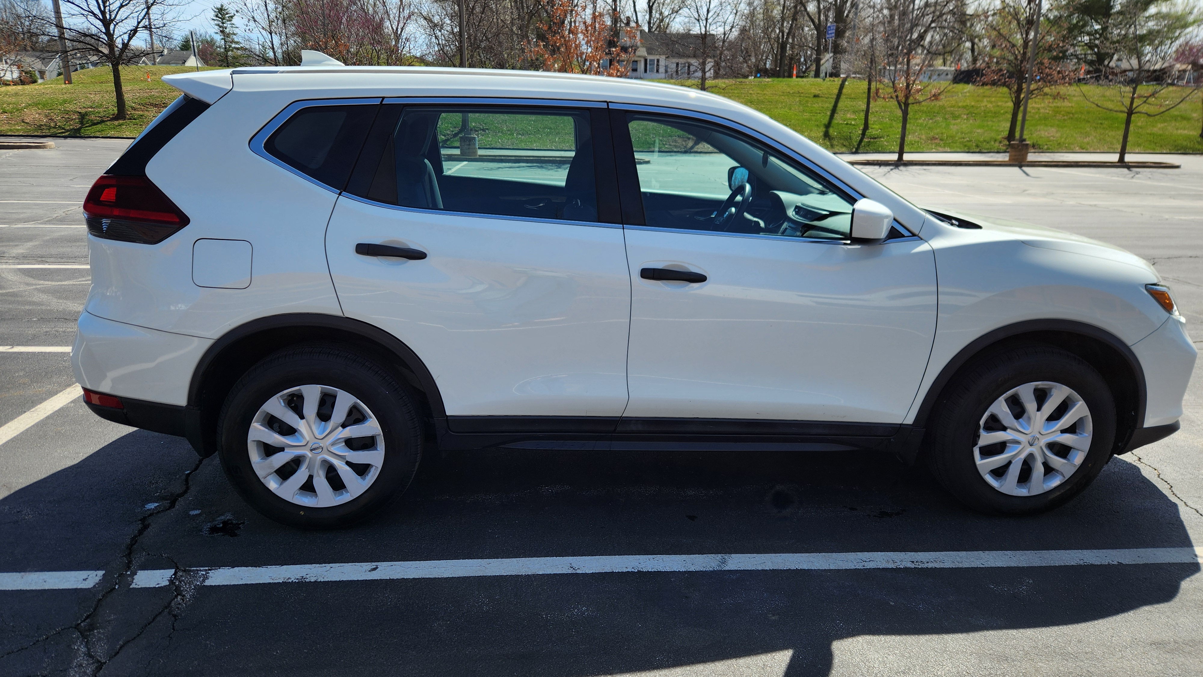 Used 2018 Nissan Rogue S AWD/4WD image 6