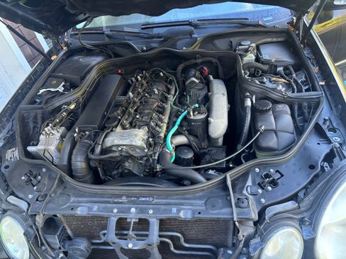 Used 2005 Mercedes-Benz E 320 CDI Sedan image 11