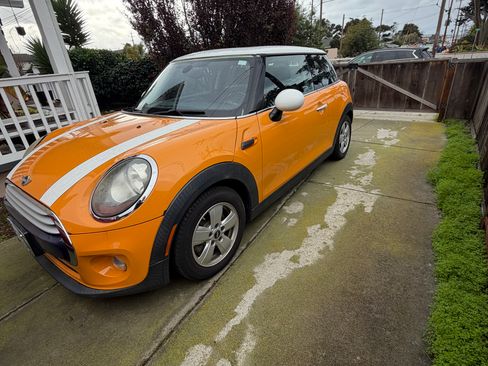 Used 2014 MINI Cooper 2-Door Hardtop image 4