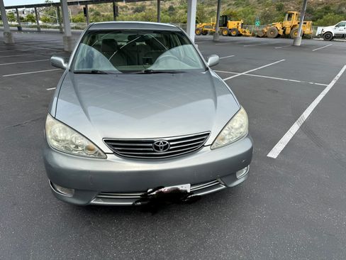 Used 2005 Toyota Camry XLE FWD image 12