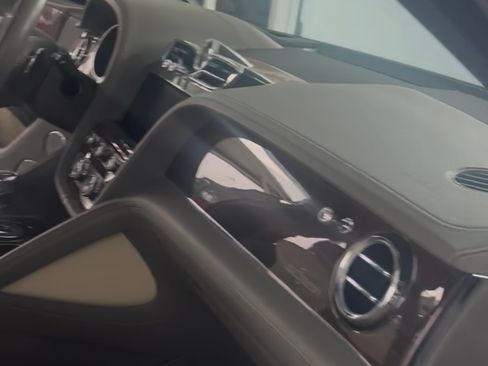 Used 2021 Bentley Bentayga image 9