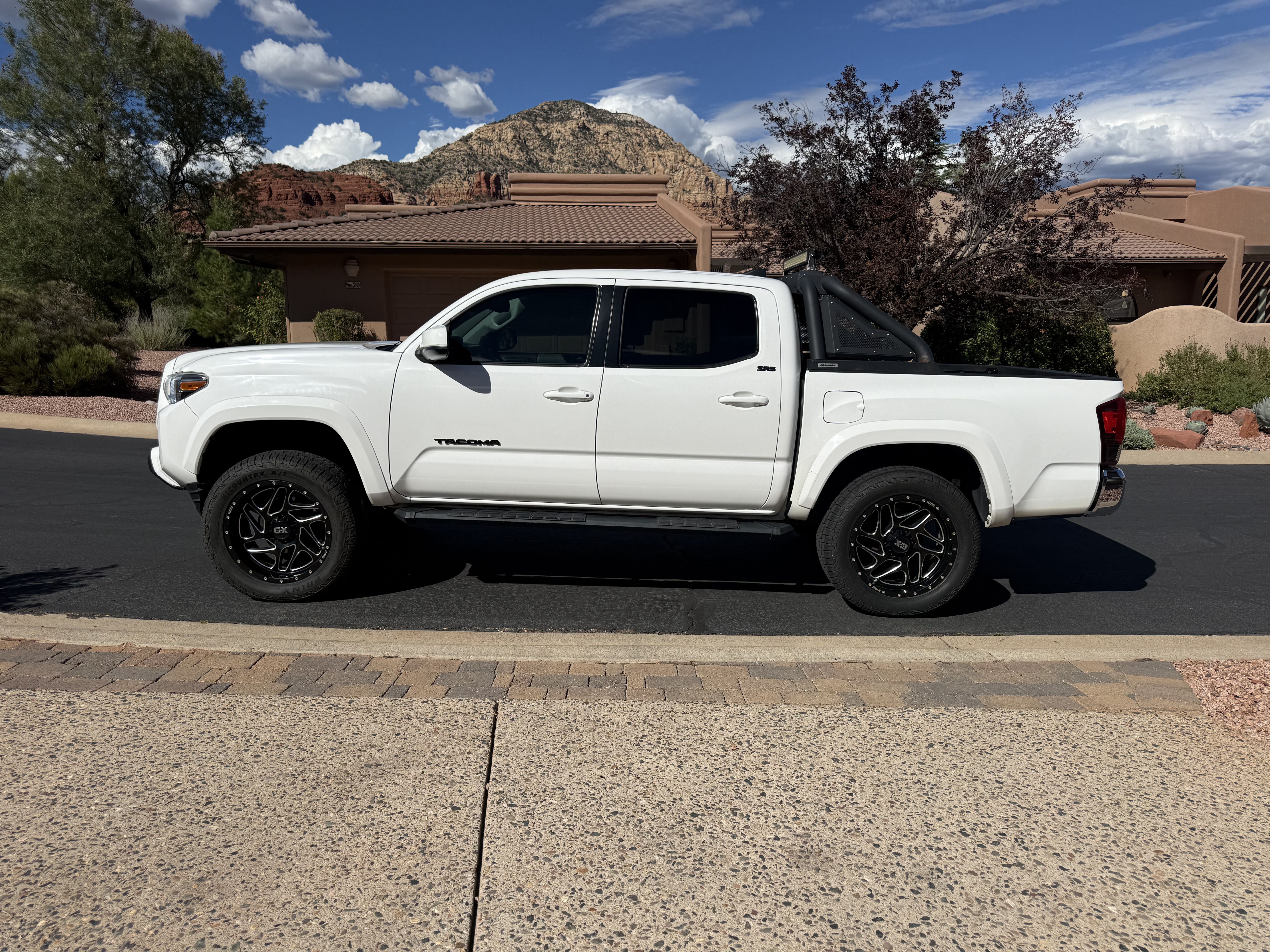 Used 2019 Toyota Tacoma SR5 AWD/4WD image 1