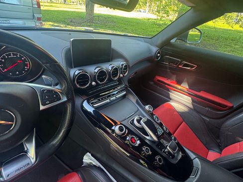 Used 2018 Mercedes-Benz AMG GT Roadster image 11