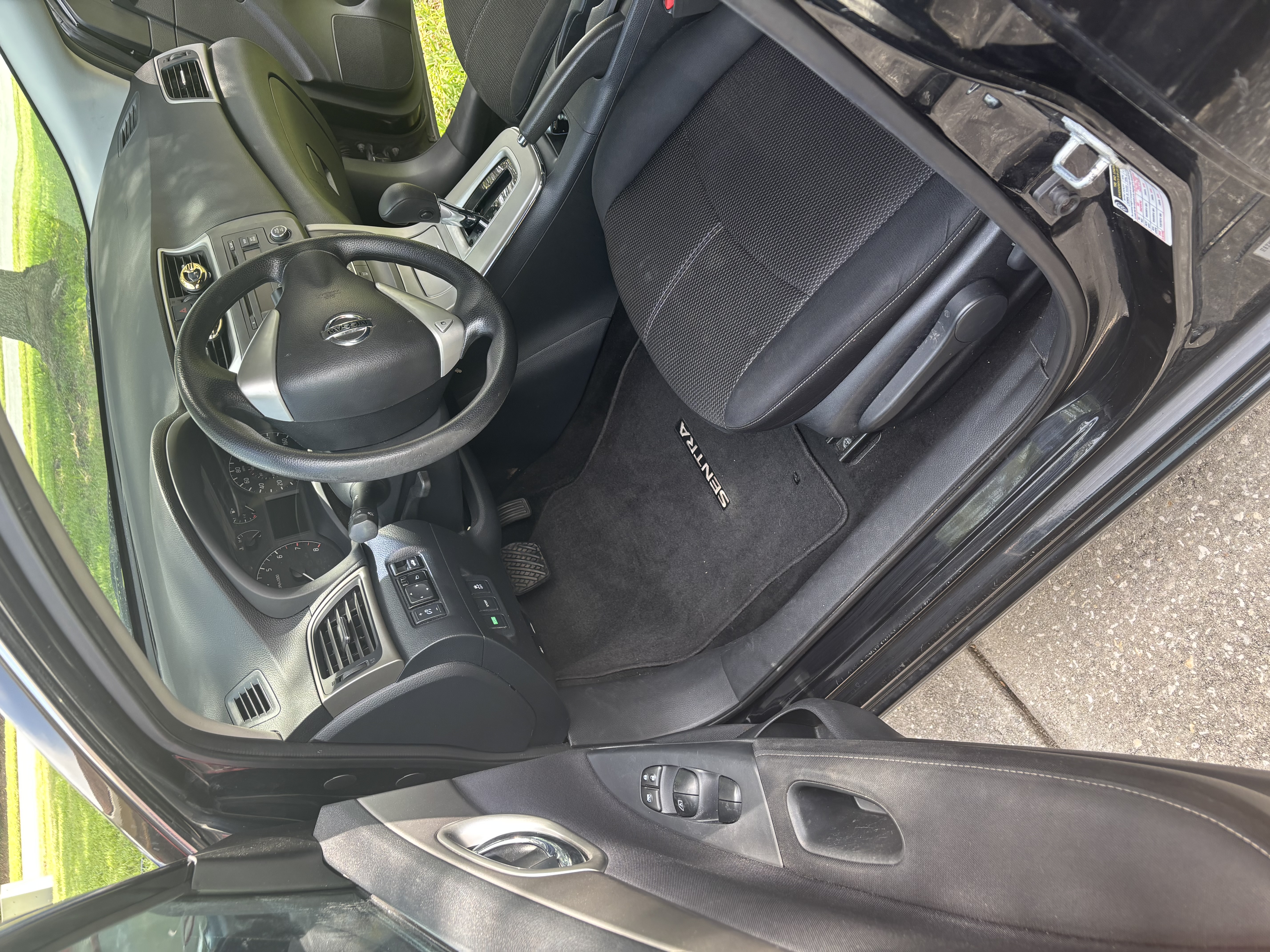Used 2014 Nissan Sentra S FWD image 11