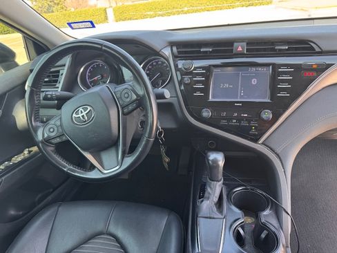 Used 2020 Toyota Camry SE image 9