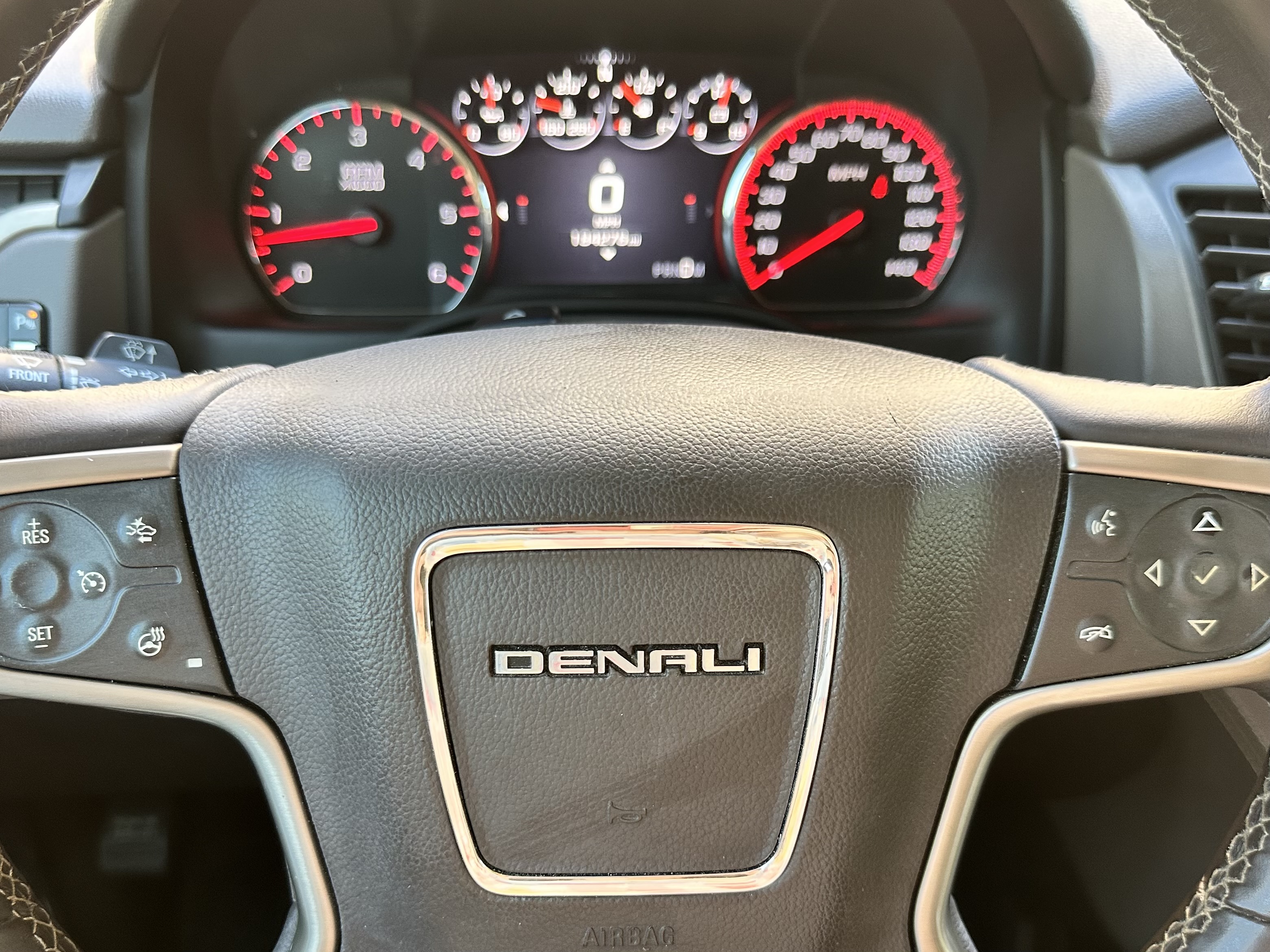 Used 2015 GMC Yukon XL Denali w/ Touring Package AWD/4WD image 17