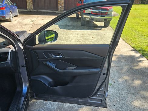 Used 2023 Nissan Rogue SL image 26