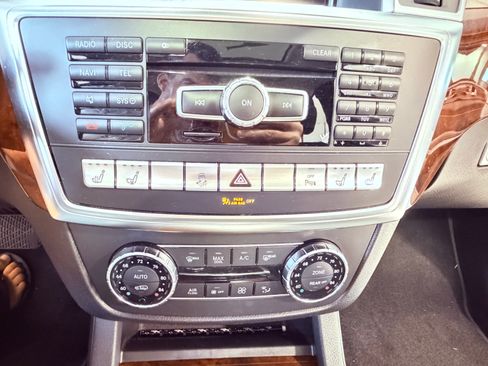 Used 2013 Mercedes-Benz GL 550 4MATIC image 12