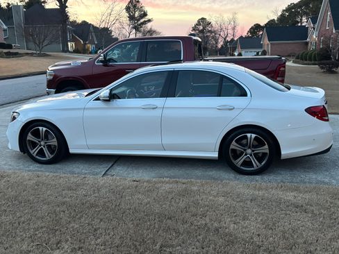 Used 2017 Mercedes-Benz E 300 4MATIC image 9
