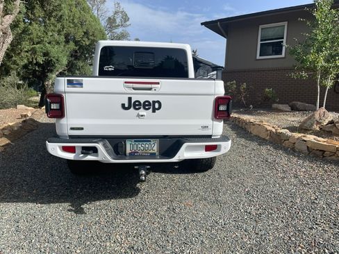 Used 2023 Jeep Gladiator Overland AWD/4WD image 6