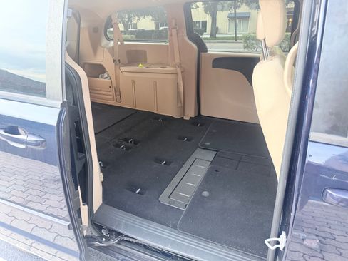 Used 2015 Dodge Grand Caravan SXT FWD image 9