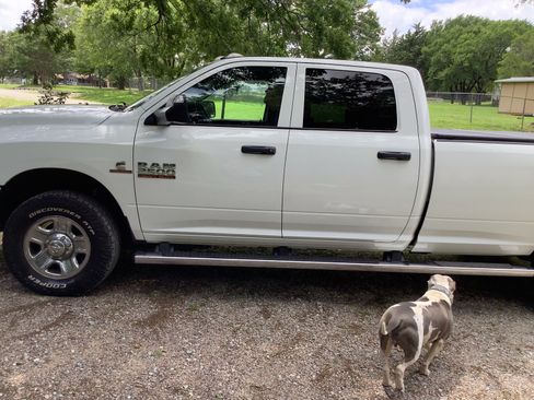 Used 2015 RAM 2500 Tradesman w/ Chrome Appearance Group AWD/4WD image 2
