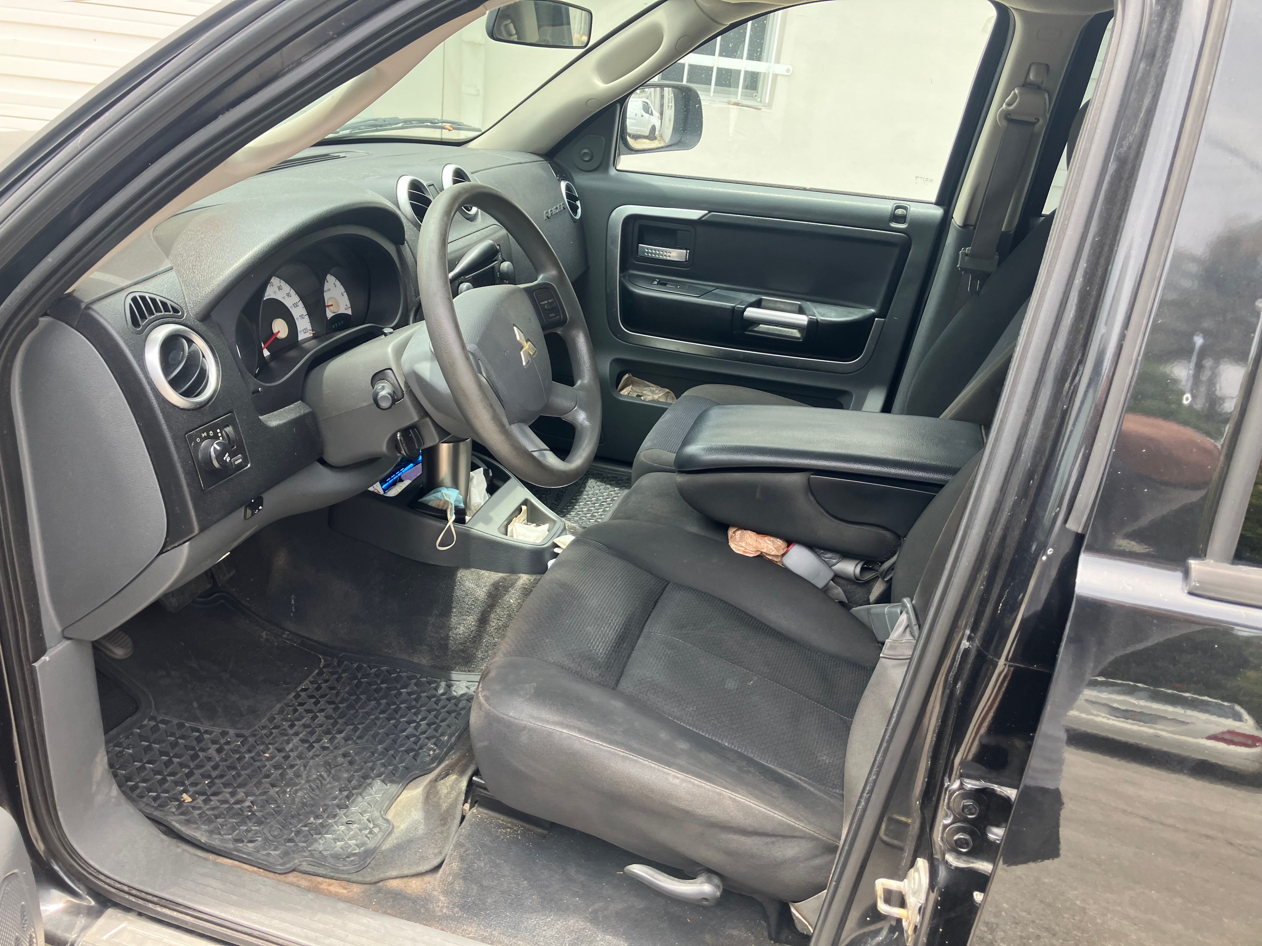 Used 2007 Mitsubishi Raider LS RWD image 6
