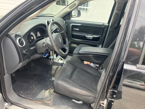 Used 2007 Mitsubishi Raider LS RWD image 6