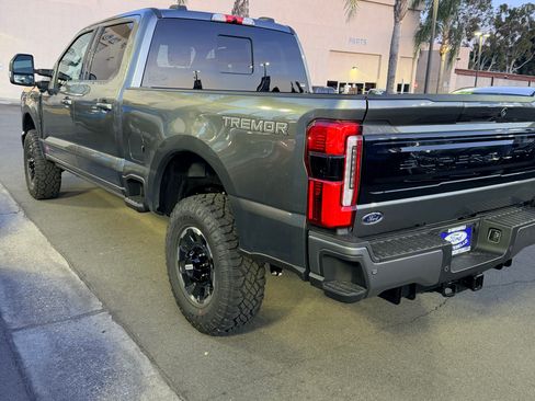 Used 2026 Ford F350 Platinum w/ Tremor Off-Road Package AWD/4WD image 4