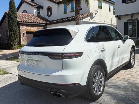 Used 2022 Porsche Cayenne E-Hybrid image 9
