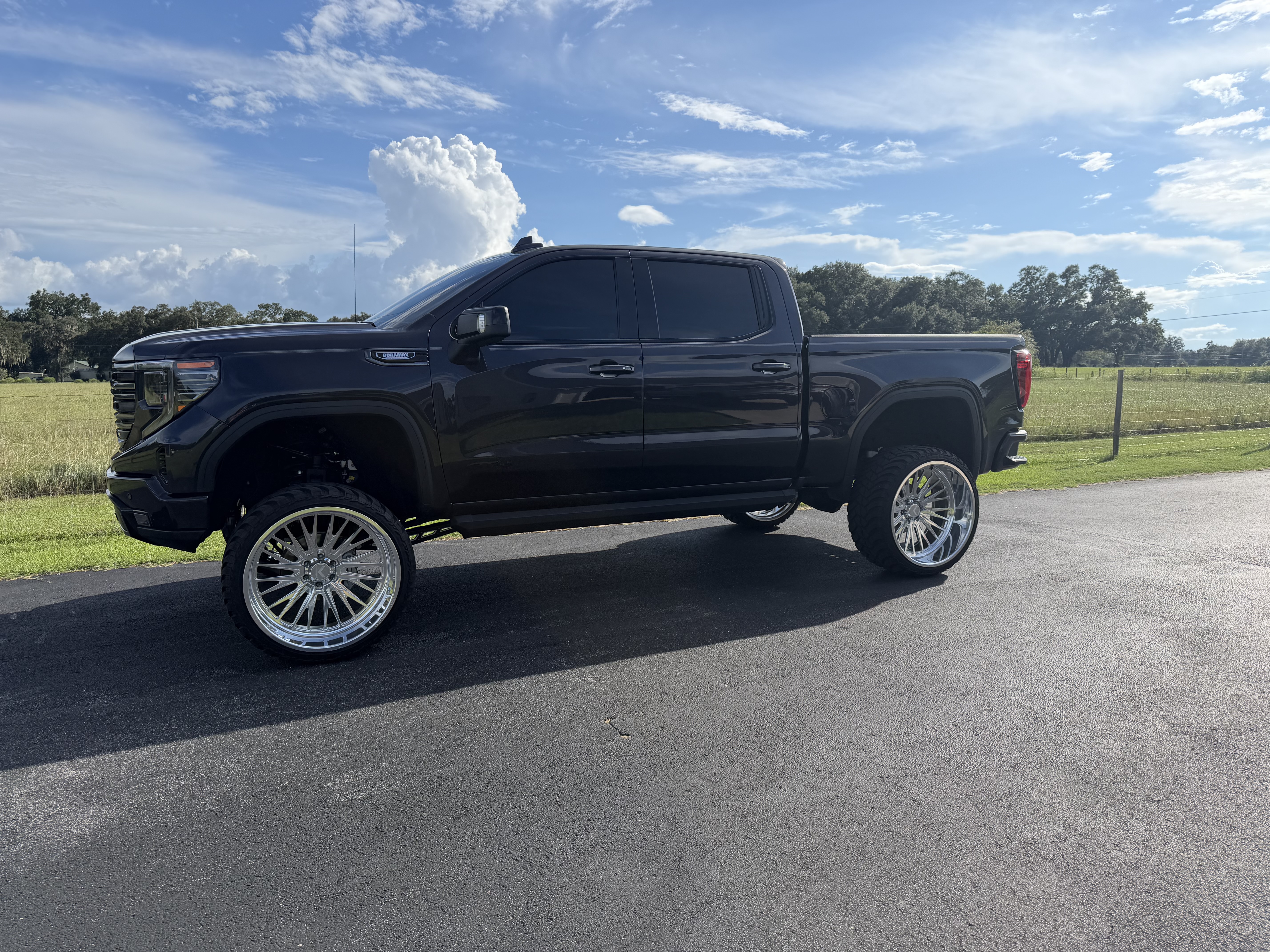 Used 2024 GMC Sierra 1500 AT4 w/ AT4 Premium Package AWD/4WD image 1