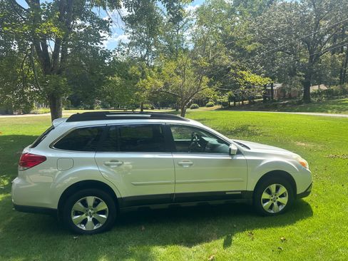 Used 2012 Subaru Outback 3.6R Limited w/ Moonroof Pkg AWD/4WD image 1