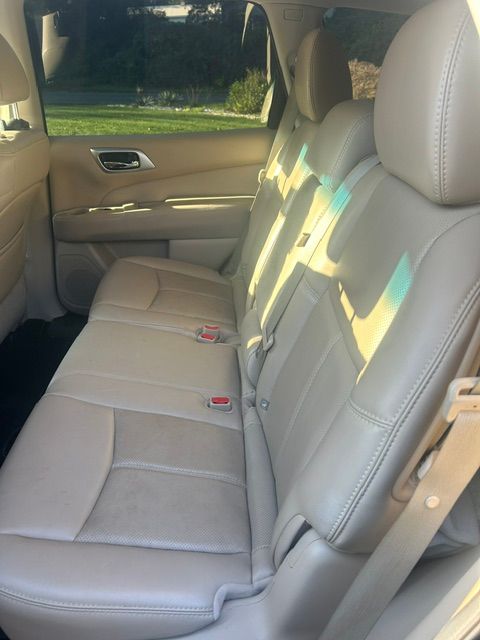 Used 2016 Nissan Pathfinder Platinum AWD/4WD image 16