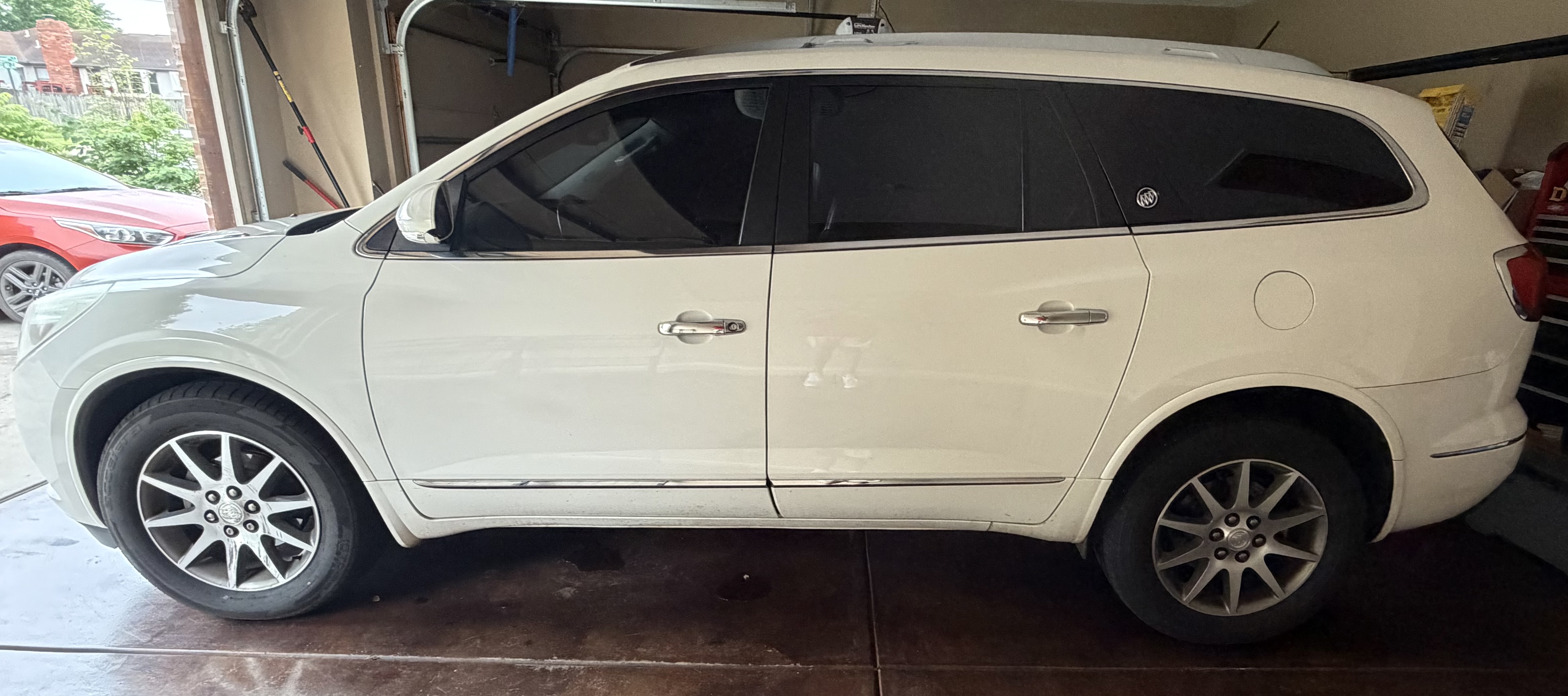 Used 2014 Buick Enclave Leather w/ Trailering Provision Package FWD image 1