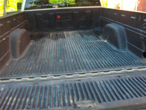 Used 2006 Chevrolet Silverado 2500 LT w/ Heavy-Duty Power Package image 6