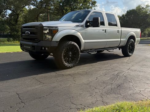 Used 2015 Ford F250 Lariat w/ Lariat Ultimate Package AWD/4WD image 4