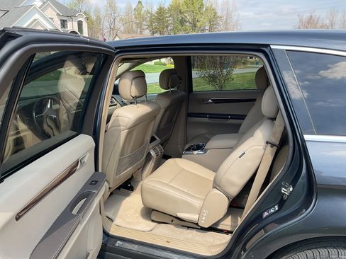 Used 2011 Mercedes-Benz R 350 4MATIC image 11