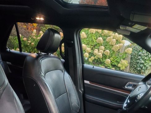Used 2018 Ford Explorer Limited image 18