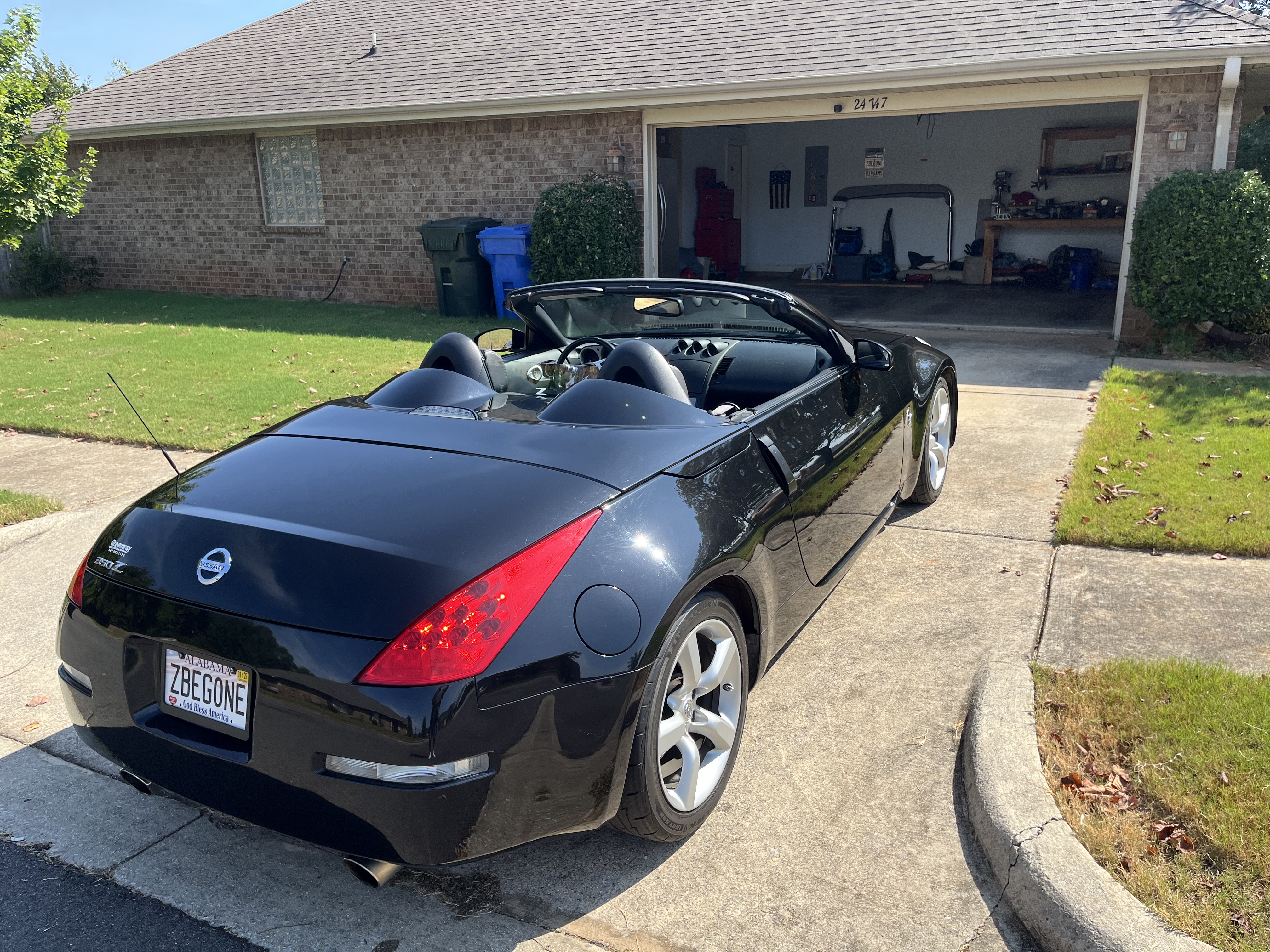 Used 2006 Nissan 350Z Touring RWD image 4