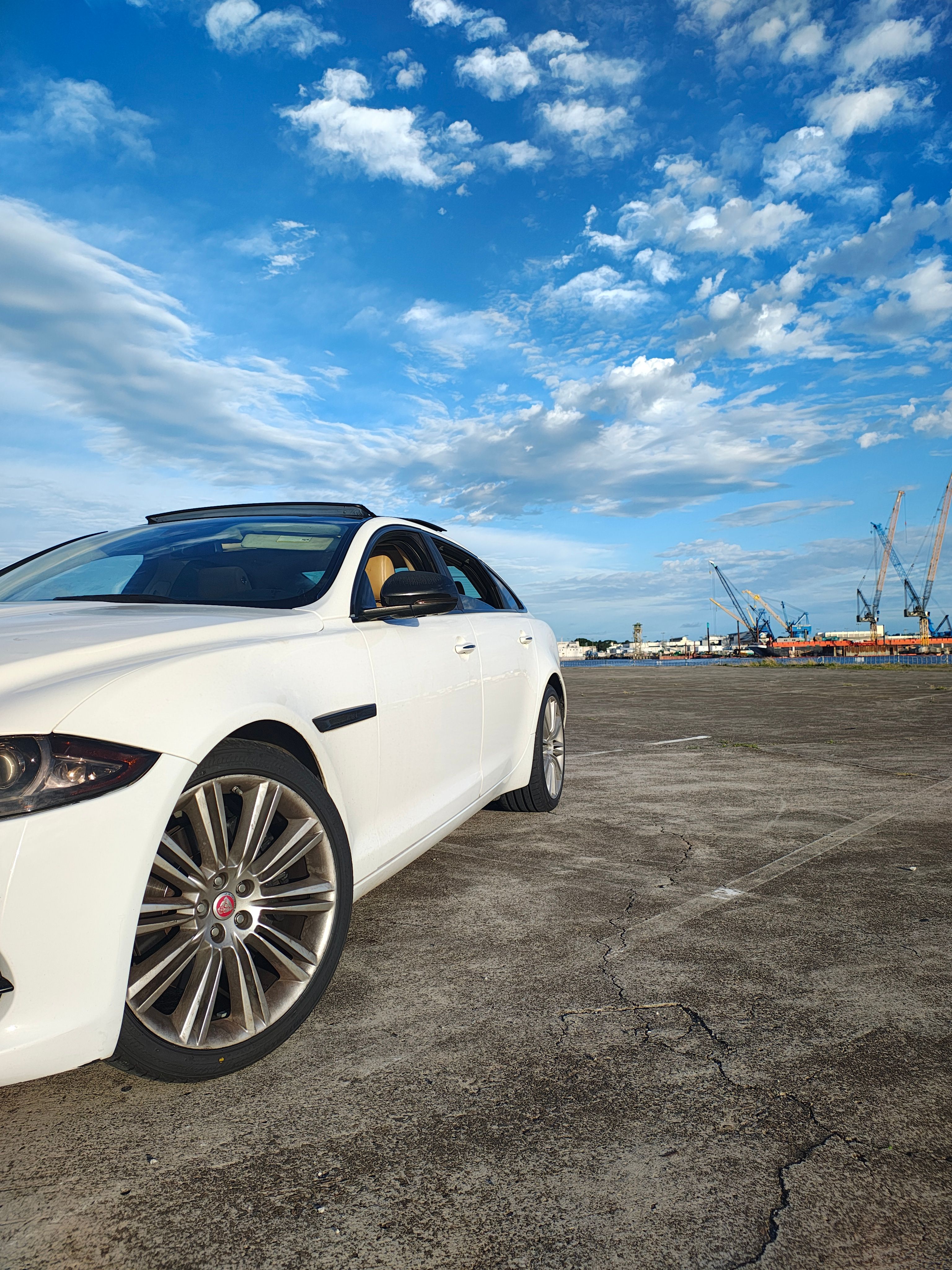 Used 2015 Jaguar XJ L Portfolio RWD image 2