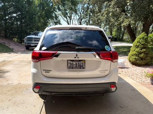 Used 2018 Mitsubishi Outlander LE FWD image 14
