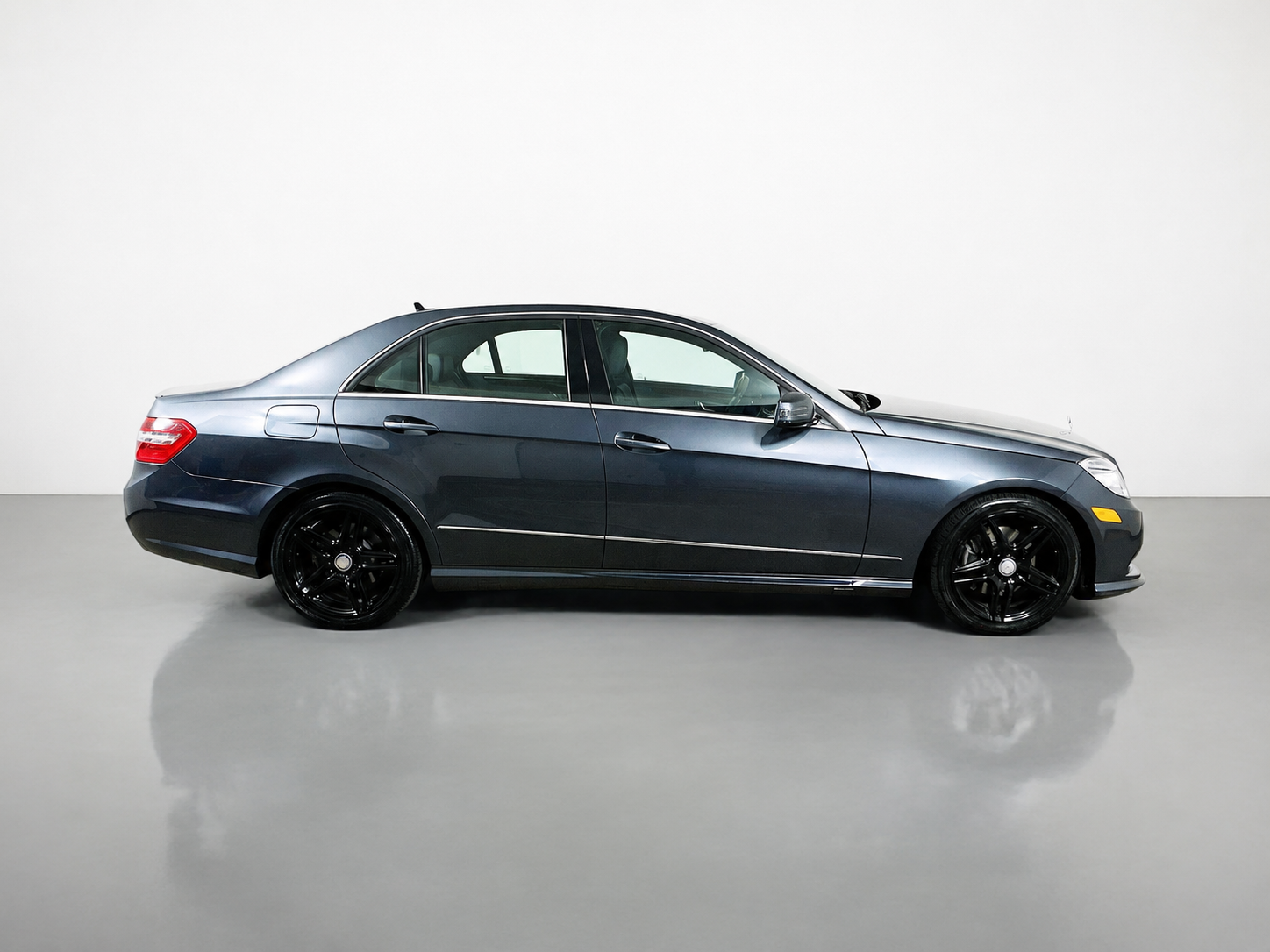 Used 2013 Mercedes-Benz E 350 4MATIC Sedan image 5