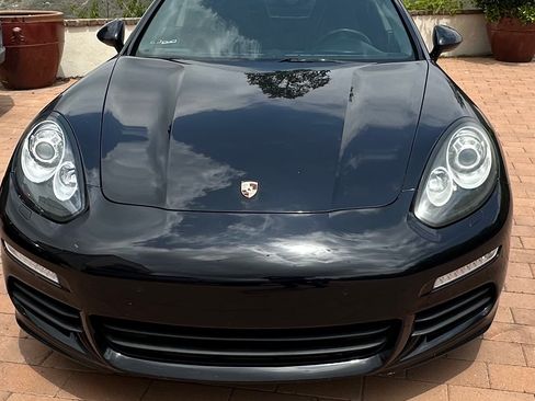 Used 2015 Porsche Panamera S RWD image 2