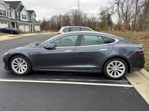 Used 2016 Tesla Model S 70 image 5