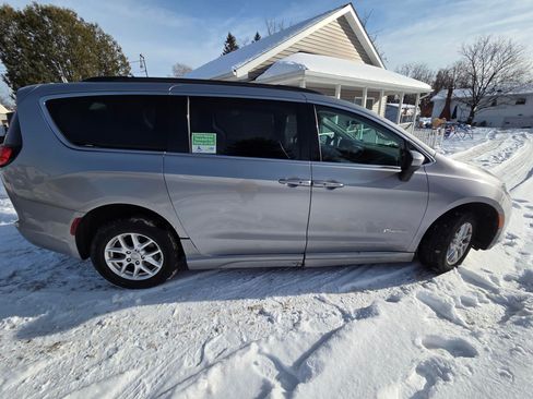 Used 2020 Chrysler Voyager Lxi image 6