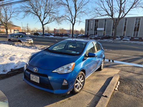 Used 2014 Toyota Prius C Three image 4