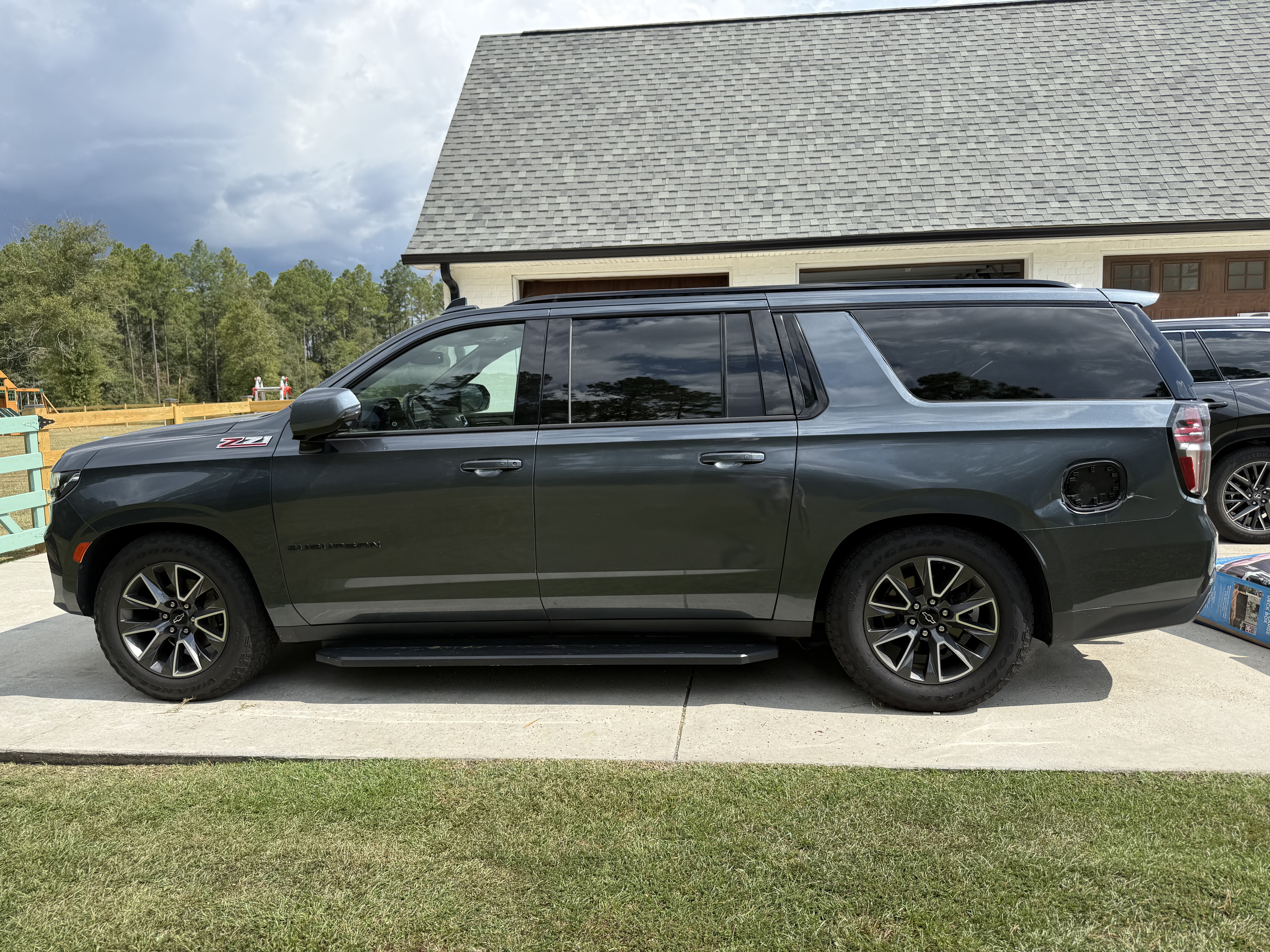 Used 2021 Chevrolet Suburban Z71 w/ Z71 Off-Road Package AWD/4WD image 2